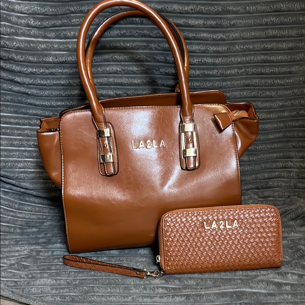 NEW LA2LA Purse and Wallet Set